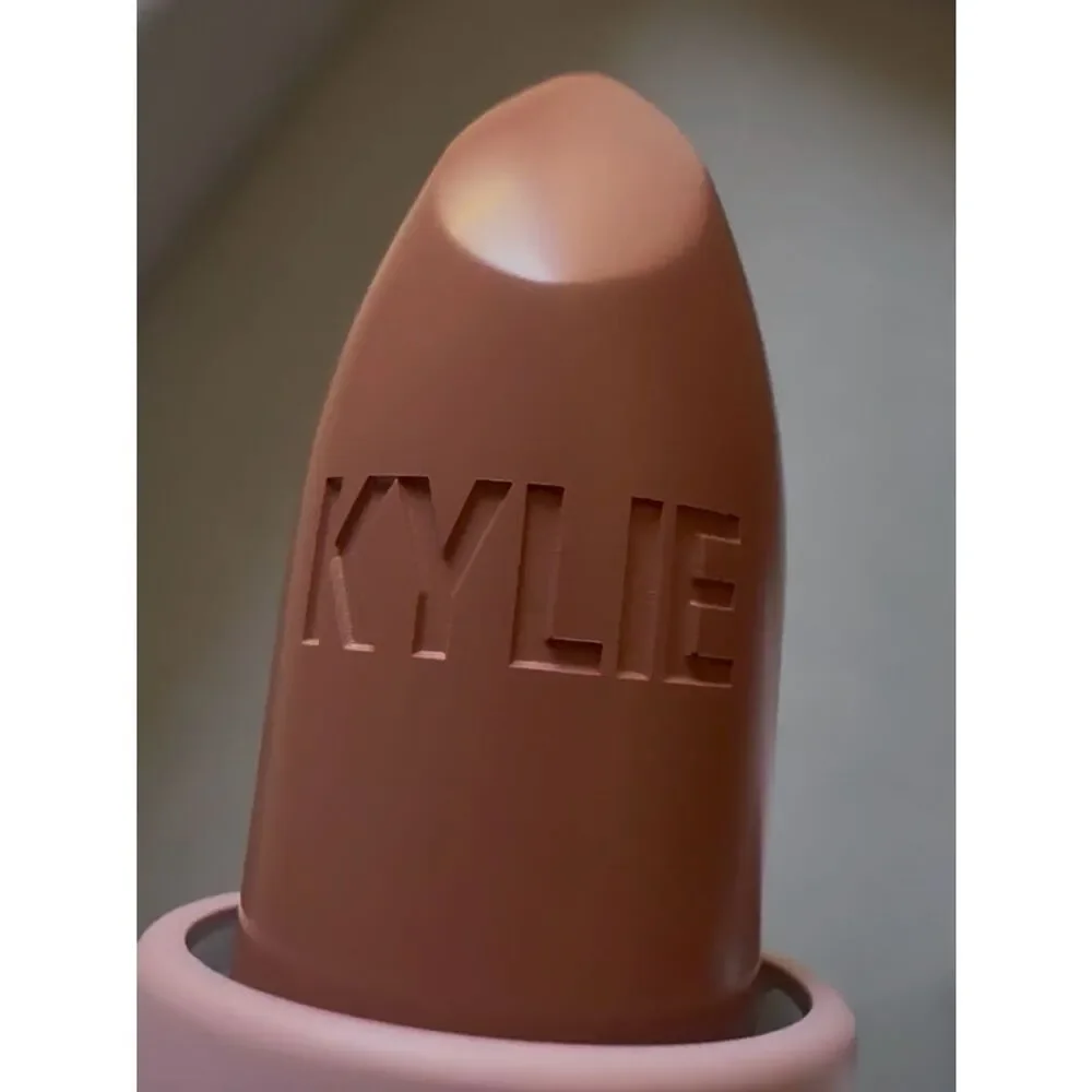 Kylie Jenner Crème Lipstick 613 If Looks Could Kill Nude Brown Women Makeup